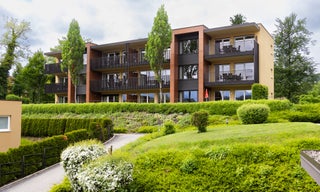 Blick auf Appartementhaus in Velden